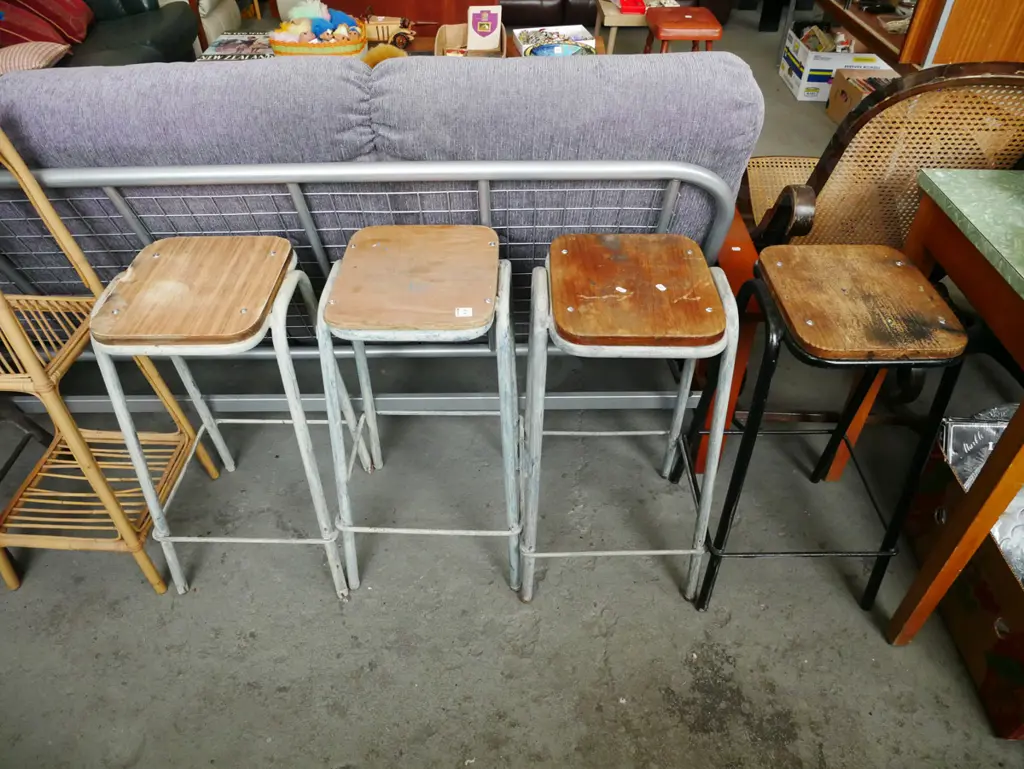 4x metal based wood topped stools Image 1++