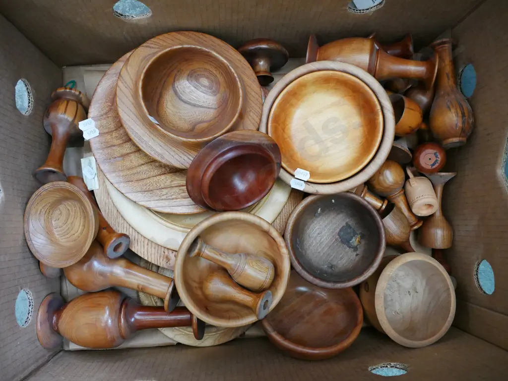 box; wooden plates, bowls, vases Image 1++