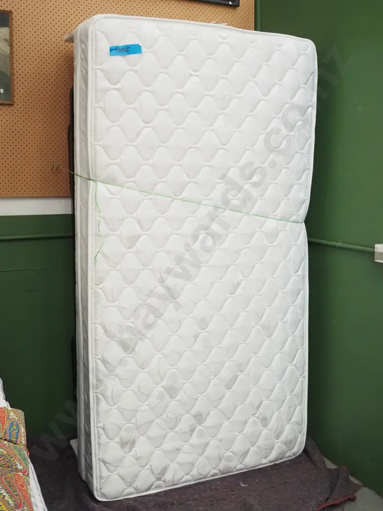 Dunlop trundler bed with pop up trundler Image 1++