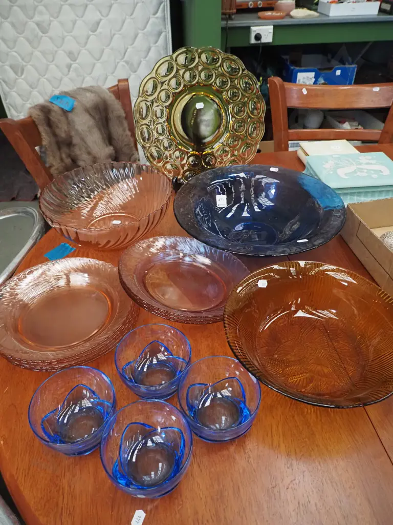 coloured glass; serving plates, bowls, sweet dishes Image 1++