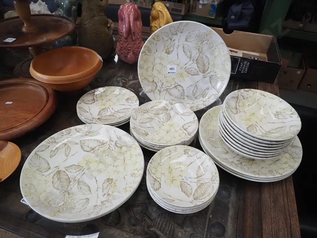 Crown Lynn floral plates, bowls, saucers Image 1++