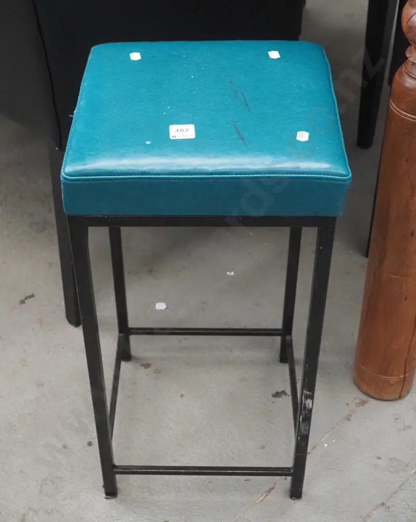 vinyl top metal stool Image 1++