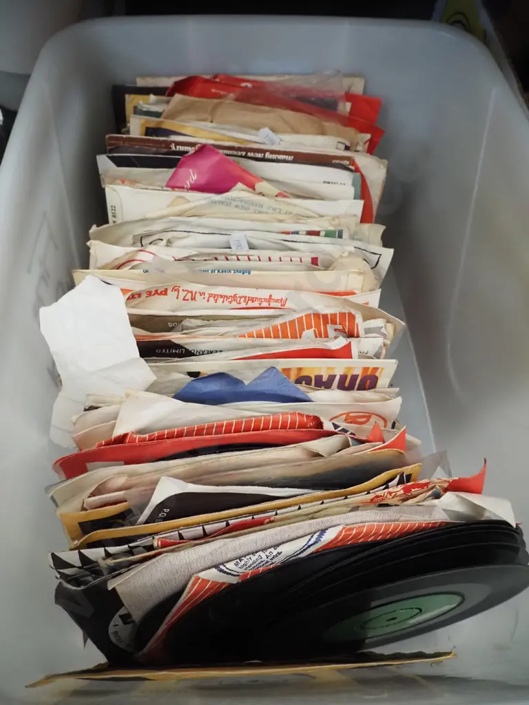 plastic tub of 45s Image 1++