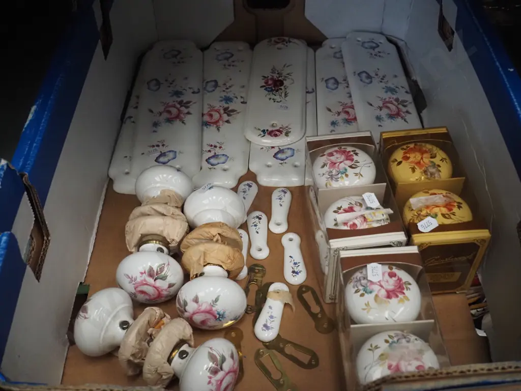 box; floral ceramic door hardware, handles etc Image 1++