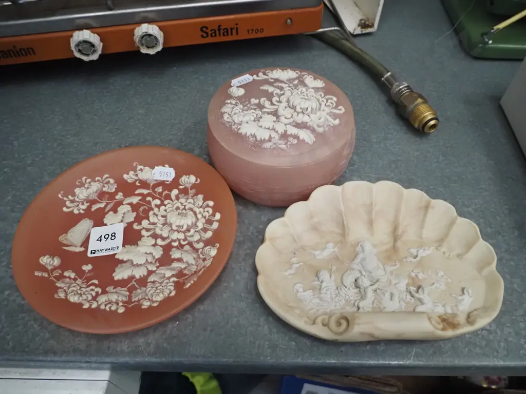 2x Marlstone ring dishes, trinket box Image 1++