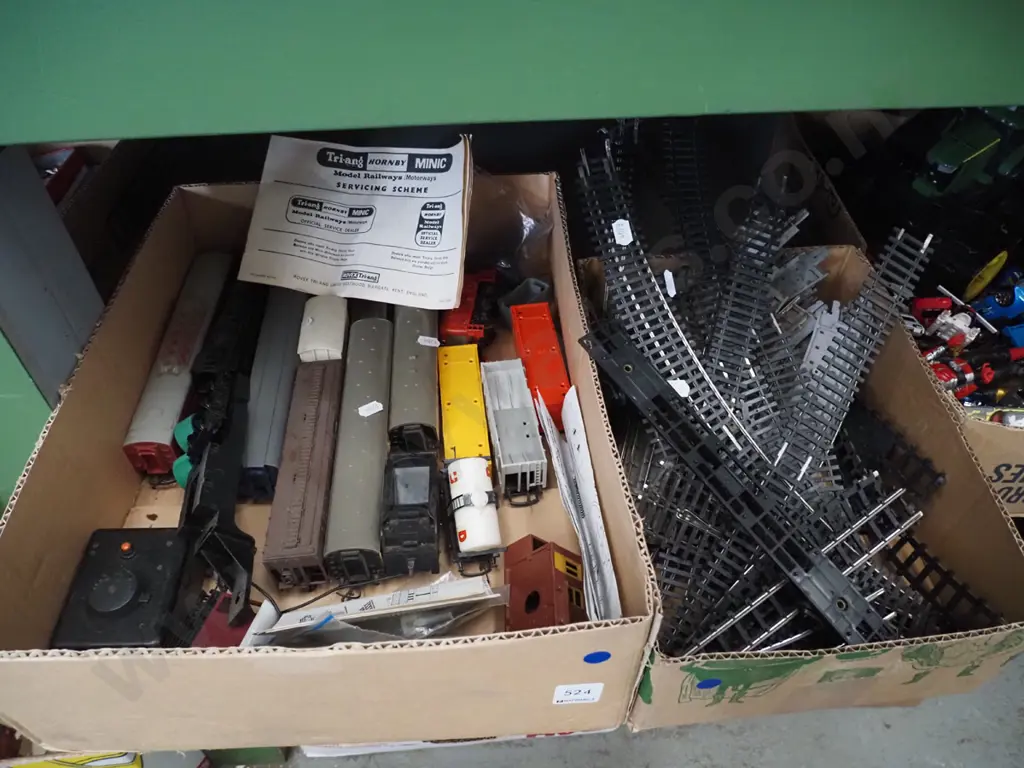 box of railway carriages etc, box of tracks - blue dots Image 1++