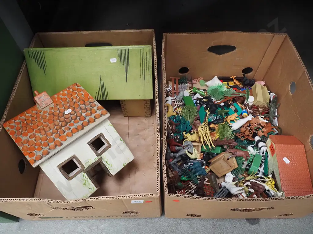 box; dollshouse, farm shed, box; plastic animals, fencing etc - red dots Image 1++