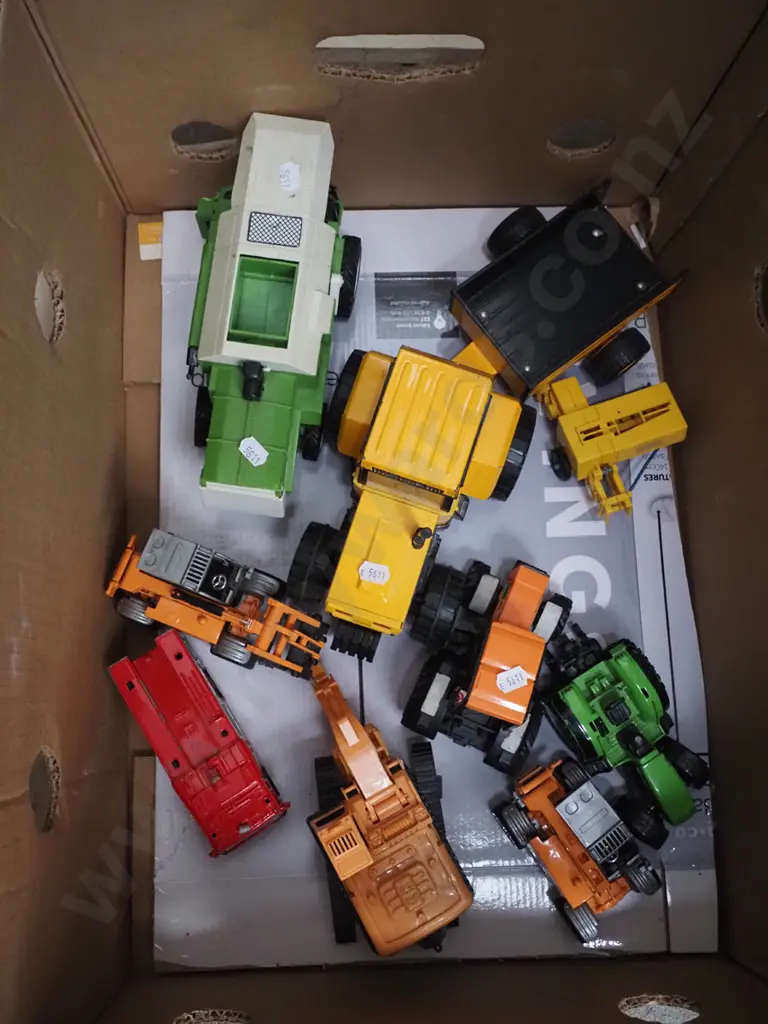 box; toy tractors Image 1++