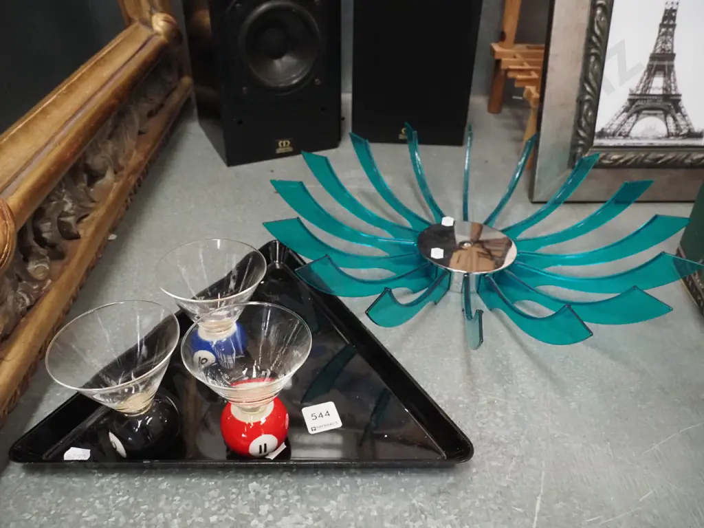 plastic fruit bowl triangle tray, pool ball glasses Image 1++