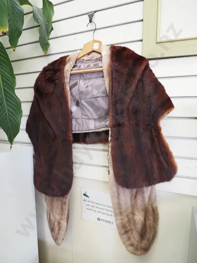 2x fur stoles Image 1++