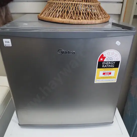 underbench fridge with ice box
