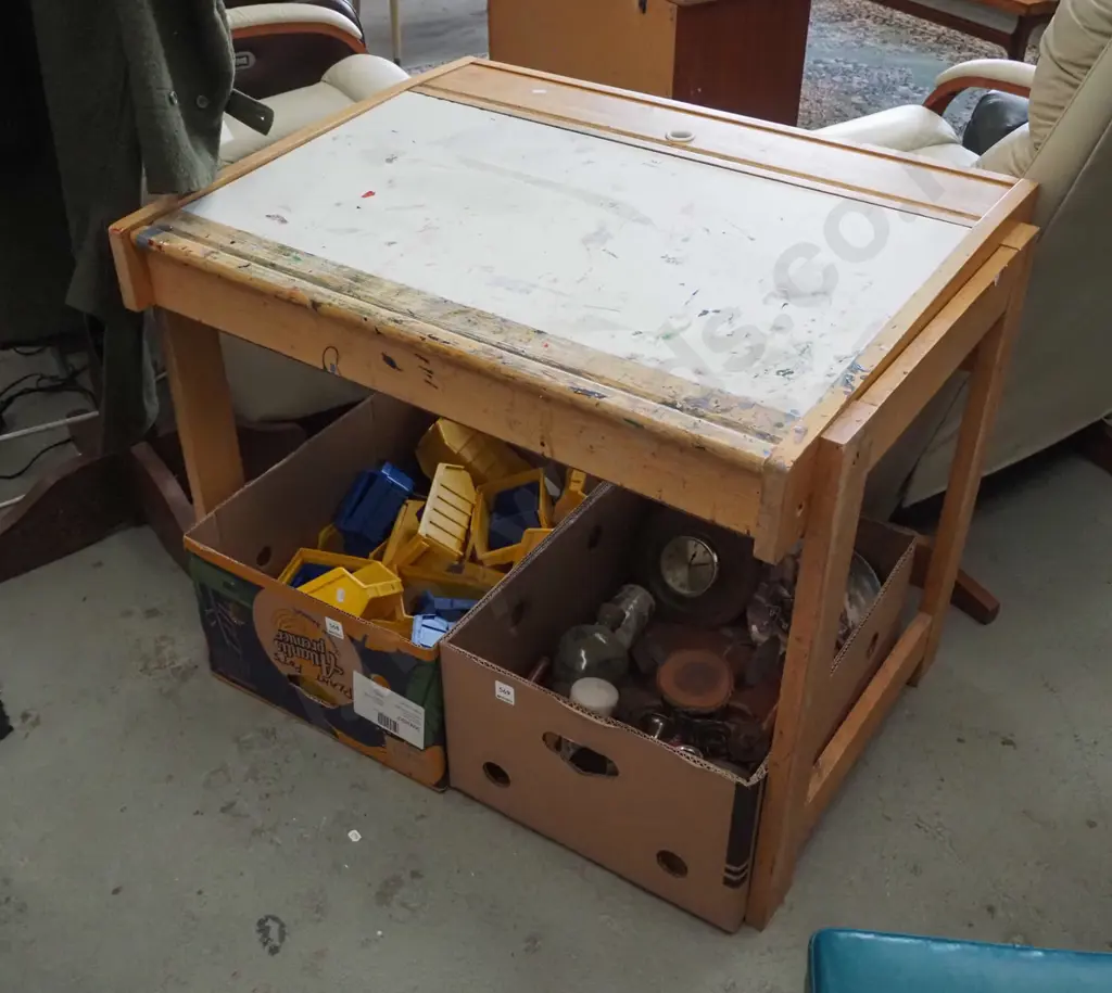 child's craft desk - well used Image 1++