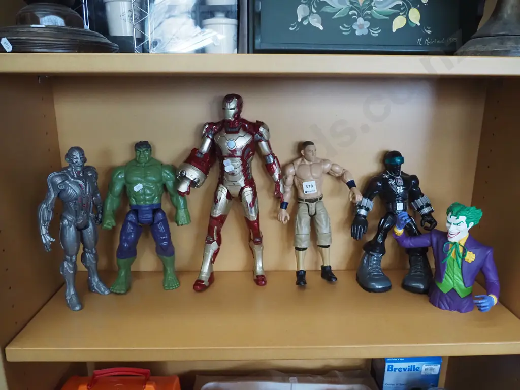 shef of action figurines Image 1++