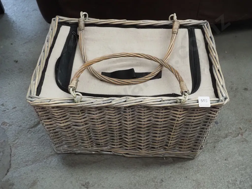 cane picnic basket with zip up thermal cooler bag Image 1++
