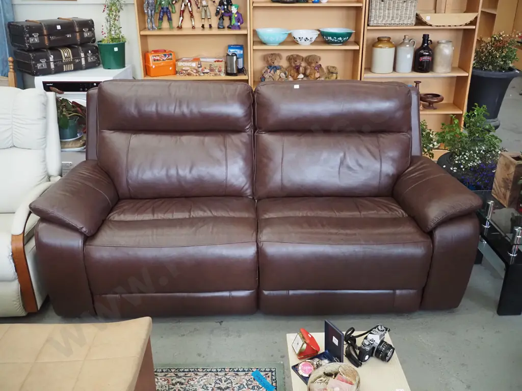 brown leather electric 3 seater settee - comes apart in 2 places  Image 1++
