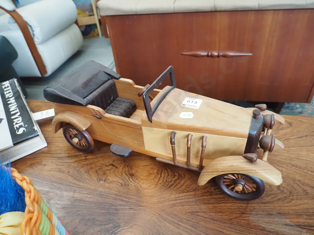 wooden model automobile Image 1++