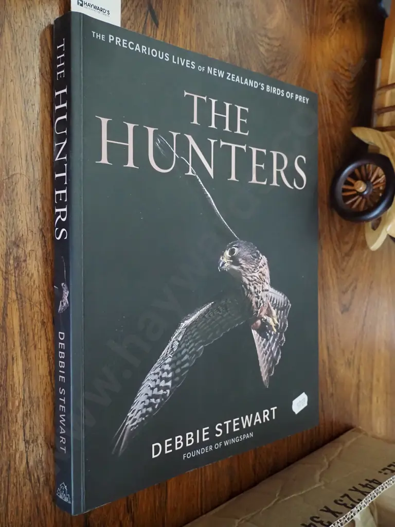 coffee table books; The Hunters, NZ Birds of Prey Image 1++