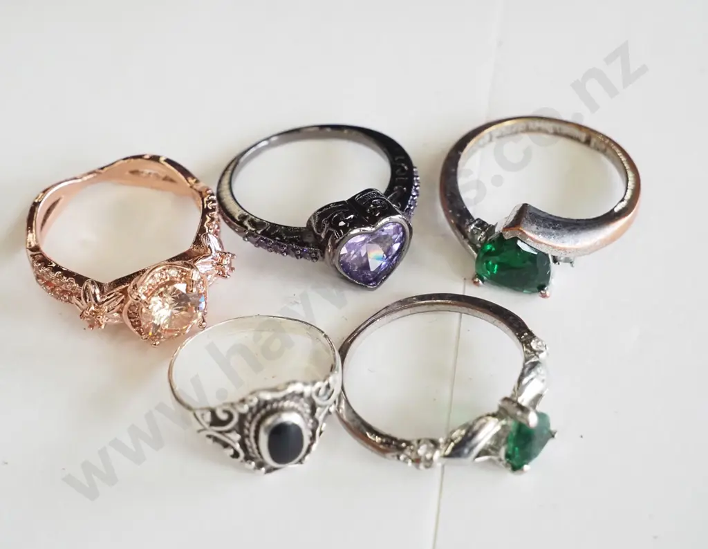 box of 5 rings Image 1++