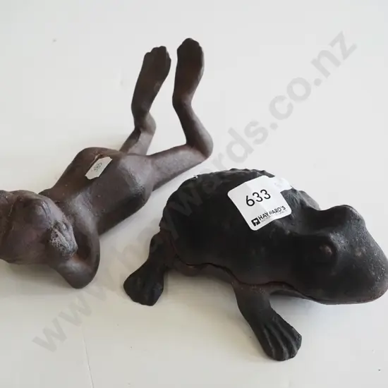 2x cast iron frogs