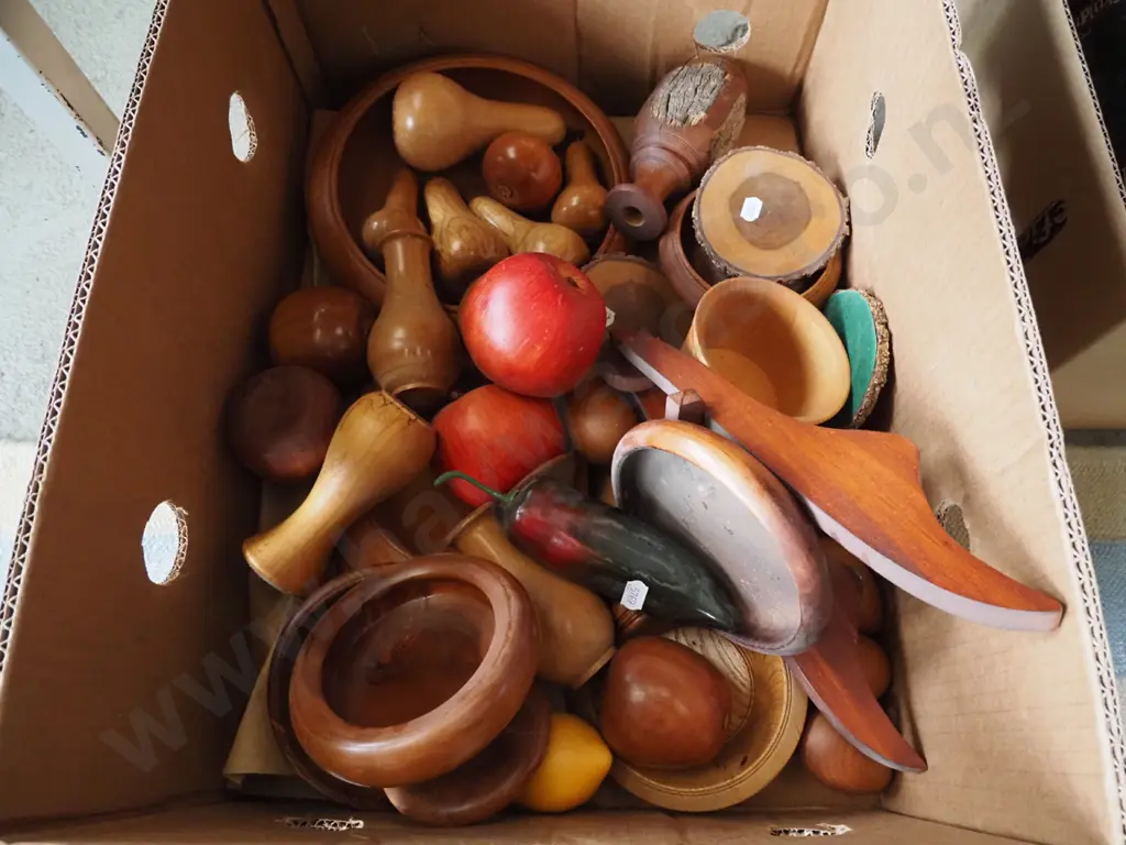 box; wooden fruit, bowls, vases etc Image 1++