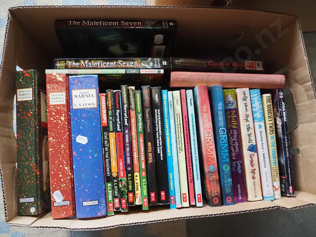 box of books Image 1++