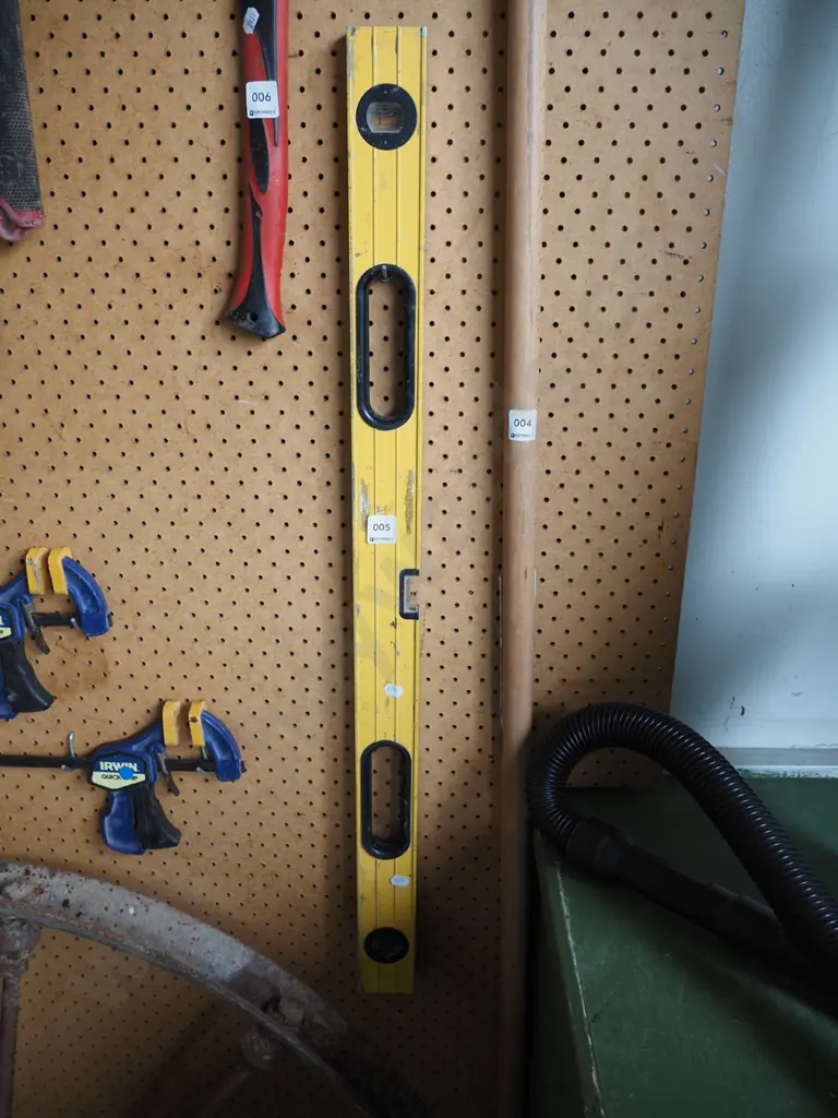 builder's level Image 1++