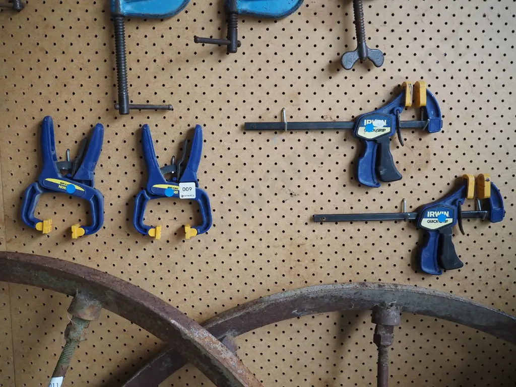 4x clamps - blue dots Image 1++