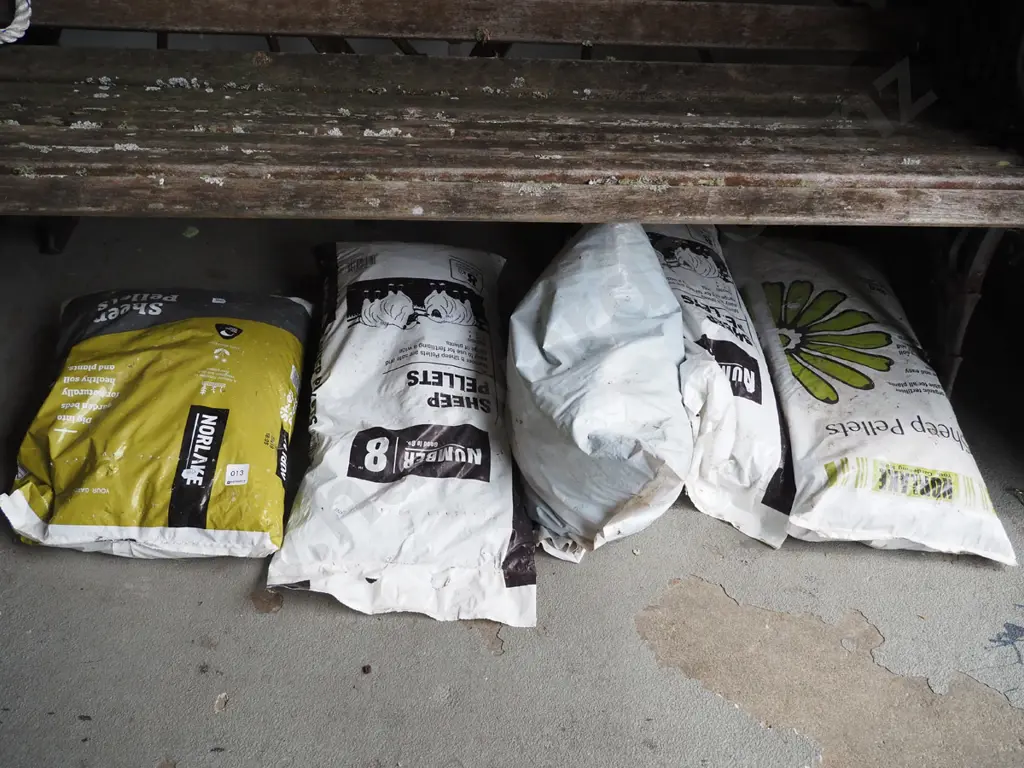 5x bags of gardener's sheep pellets Image 1++