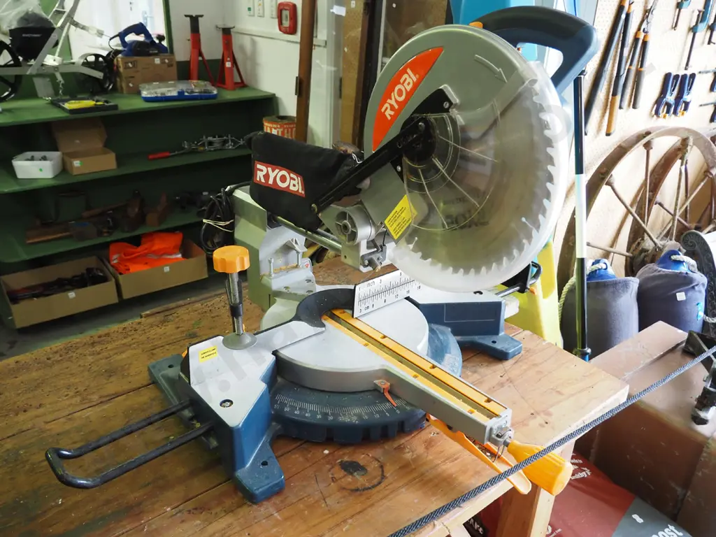 Ryobi compound mitre saw Image 1++