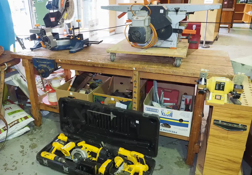 hardwood woodworker's bench with Record 53 quick release vice H-880 W-2140 D-760 Image 1++
