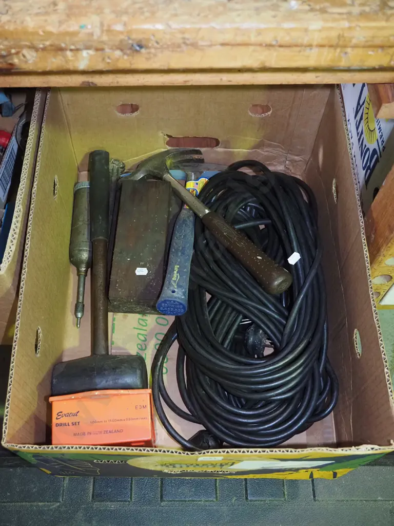 box; hammers, extension cord etc Image 1++