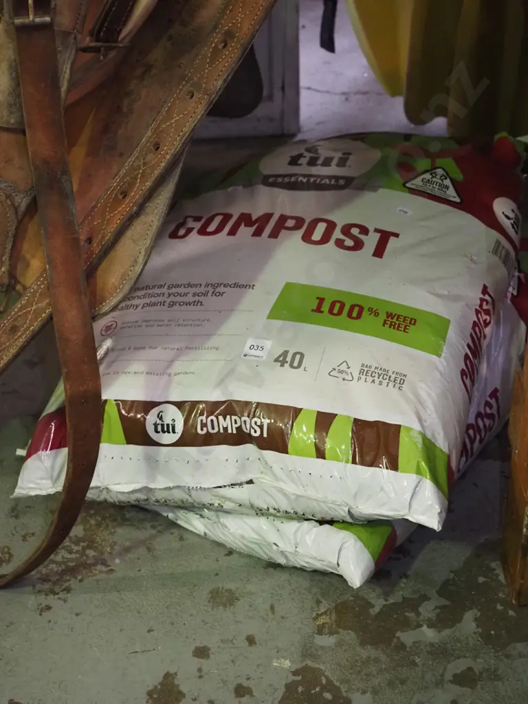 2x bags of garden compost Image 1++