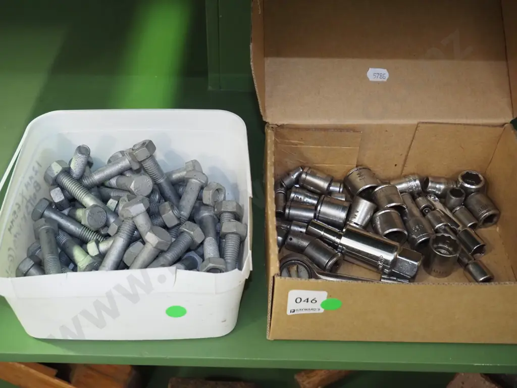 box; sockets, plastic tub of nuts and bolts - green dots Image 1++
