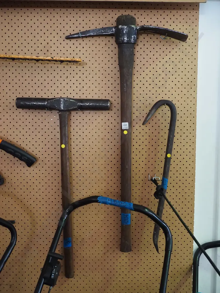 jemmy bar, mattock, heavy duty sledge hammer - yellow dots Image 1++