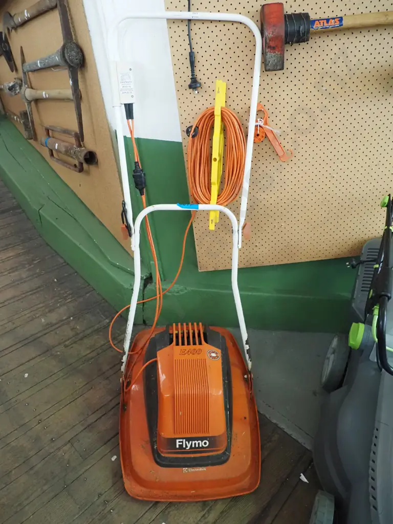 Flymo E4 100 corded lawn mower Image 1++