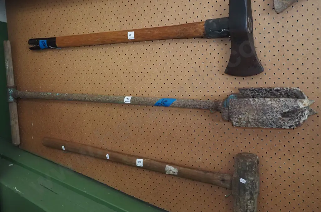 hand operated post hole borer Image 1++