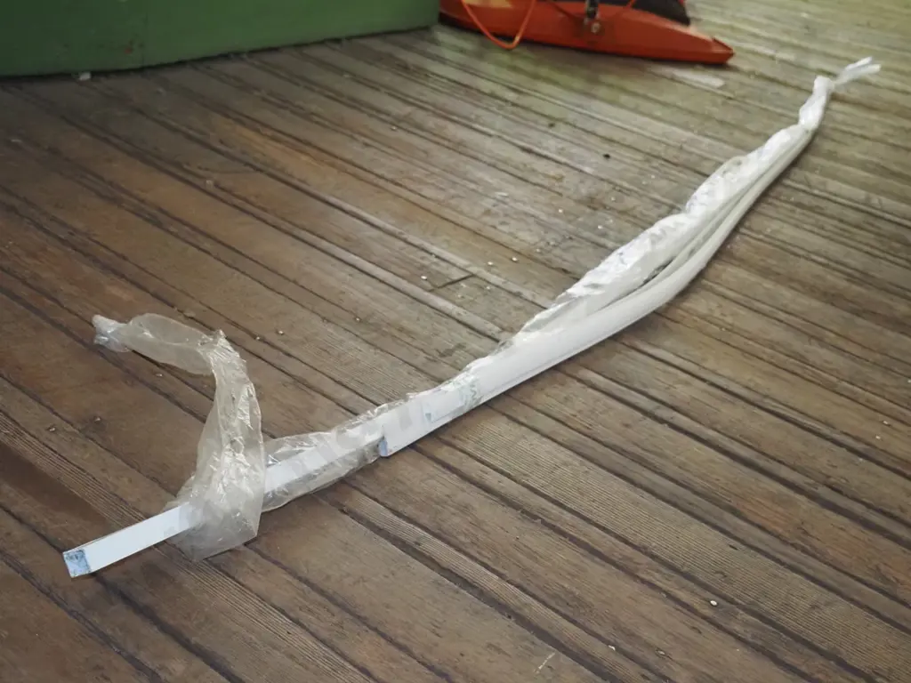 bundle of plastic surfeit joiners, cabling conduit Image 1++