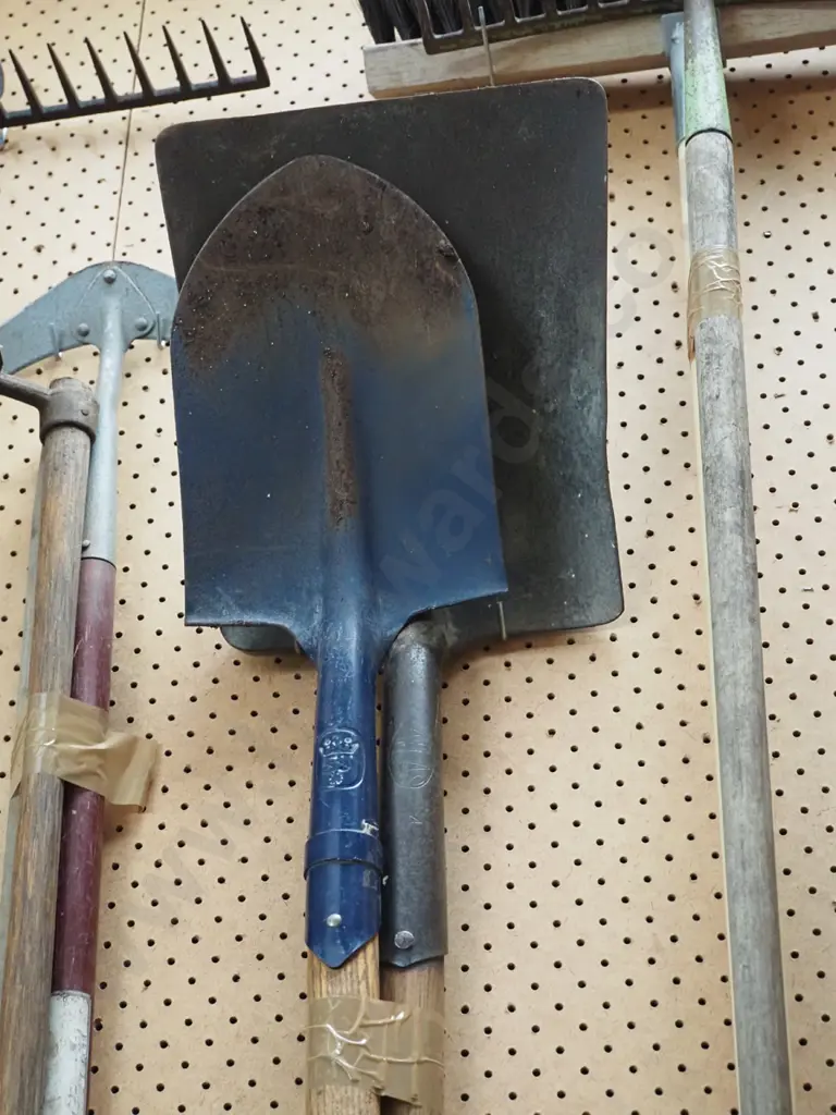 wide mouth shovel, one other shovel Image 1++