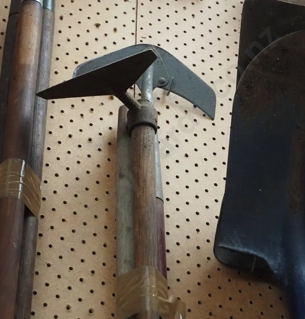garden hoes, rake handle Image 1++