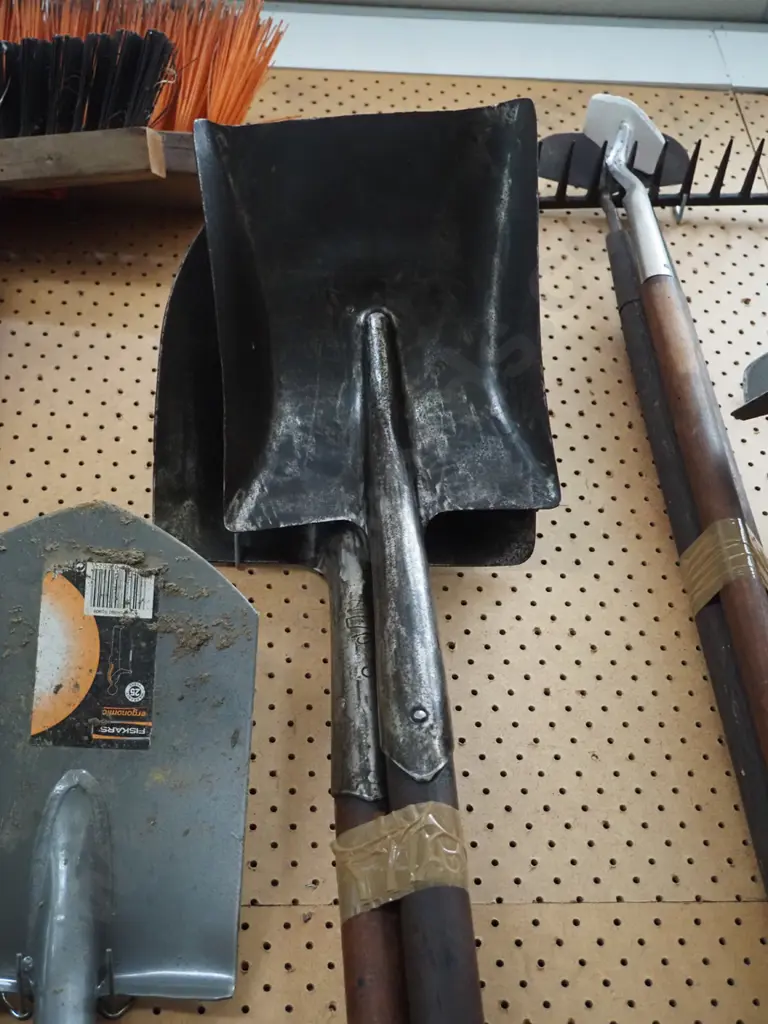 wide mouth shovel, one other shovel Image 1++