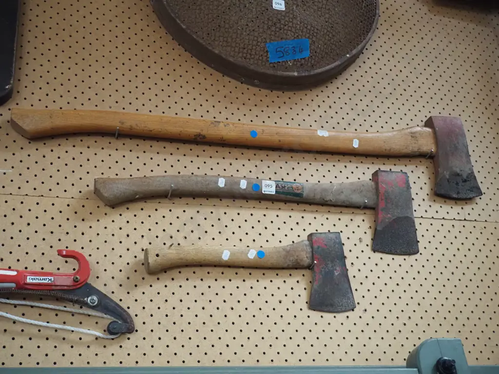hatchet, 2 axes - blue dots Image 1++