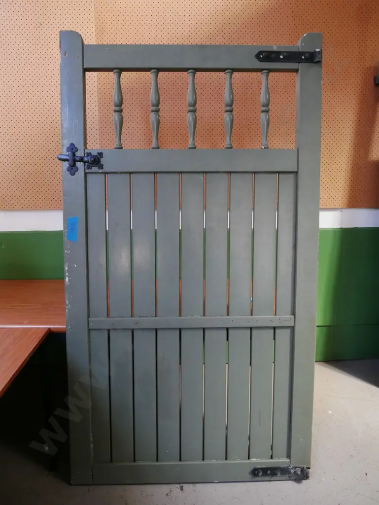 2x driveway gates, 1 matching garden gate Large gates Each W-1500 Garden W-1000 Image 1++