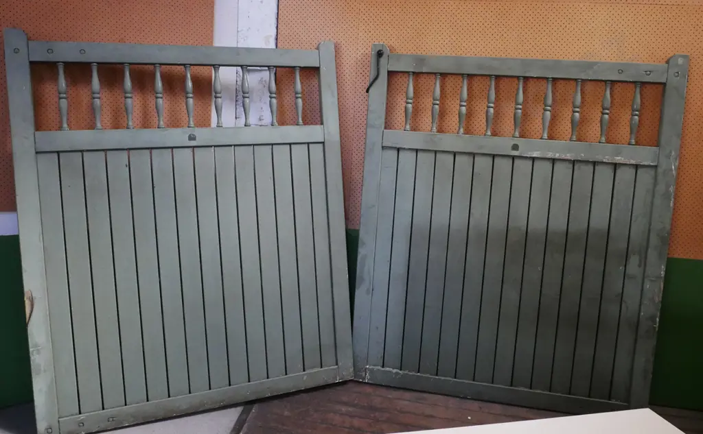 2x driveway gates, 1 matching garden gate Large gates Each W-1500 Garden W-1000 Image 1++