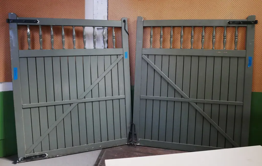 2x driveway gates, 1 matching garden gate Large gates Each W-1500 Garden W-1000 Image 1++