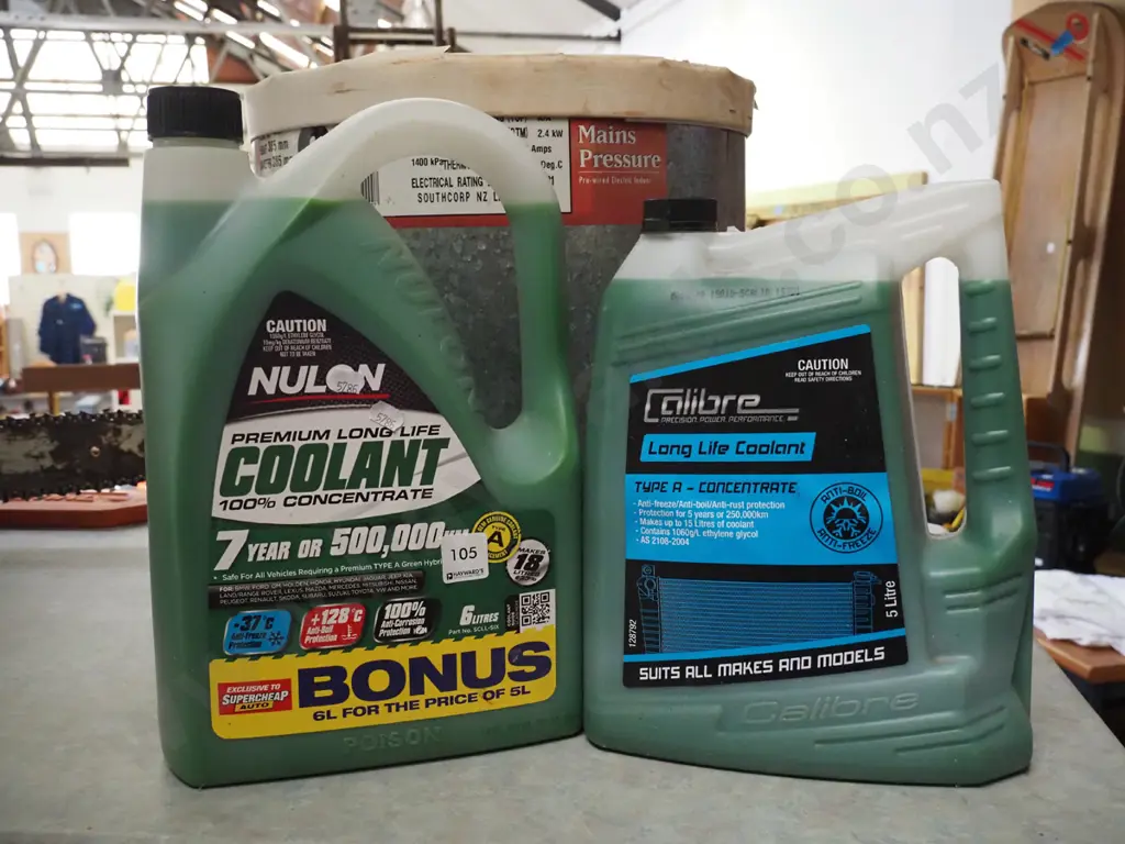 2x containers long life automotive coolant Image 1++