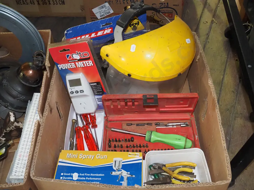 box; mini spray gun, power meters etc Image 1++