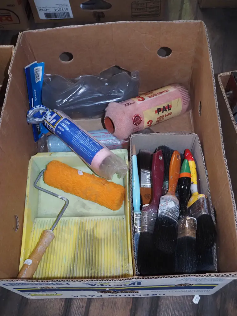 box; painter's supplies, rollers, brushes etc Image 1++