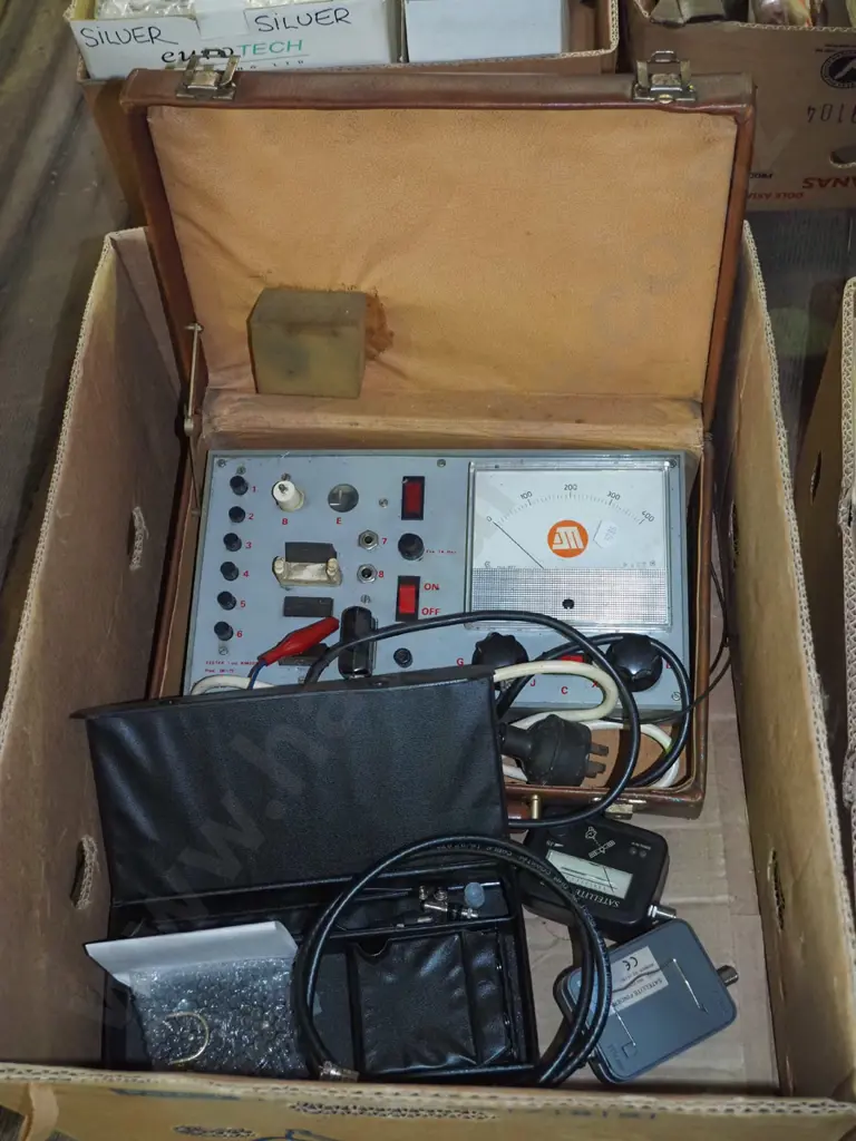 box; volt meter, satellite finder Image 1++