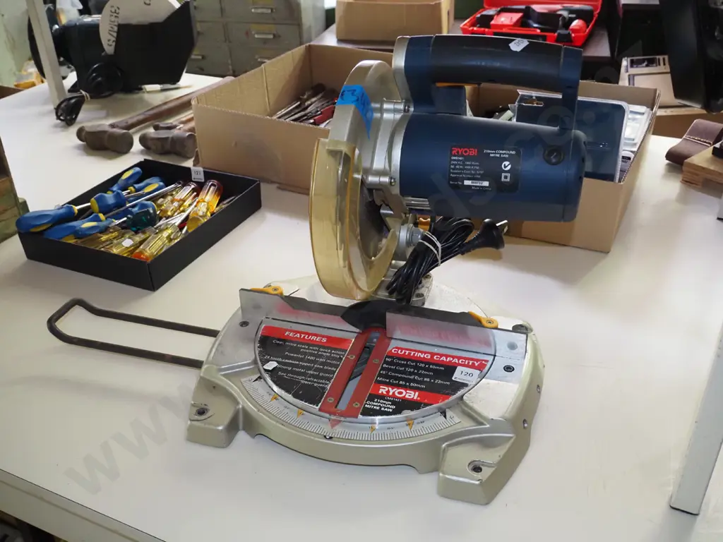 Ryobi 210mm compound mitre saw Image 1++