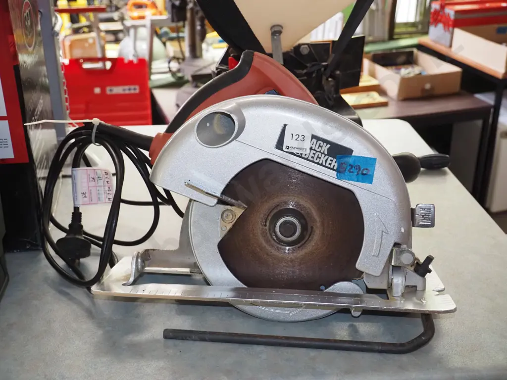 Black & Decker skilsaw Image 1++